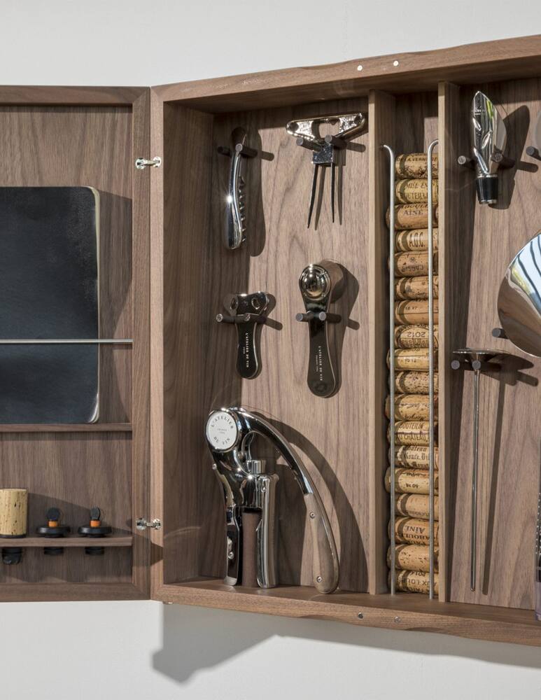 rinascente L'Atelier du Vin Cabinet d'Oeno-Curiosités collection of wine tools - Brown