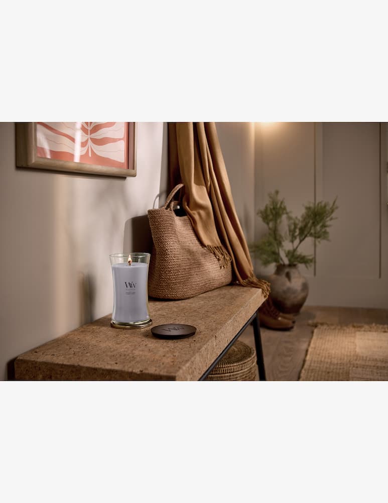 Woodwick Large Lavender & Cedar Candle - picture 2 Woodwick Large Lavender & Cedar Candle - picture 2