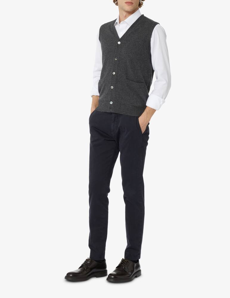 Pure Cashmere Button cashmere vest - Grey - picture 2 Pure Cashmere Button cashmere vest - Grey - picture 2