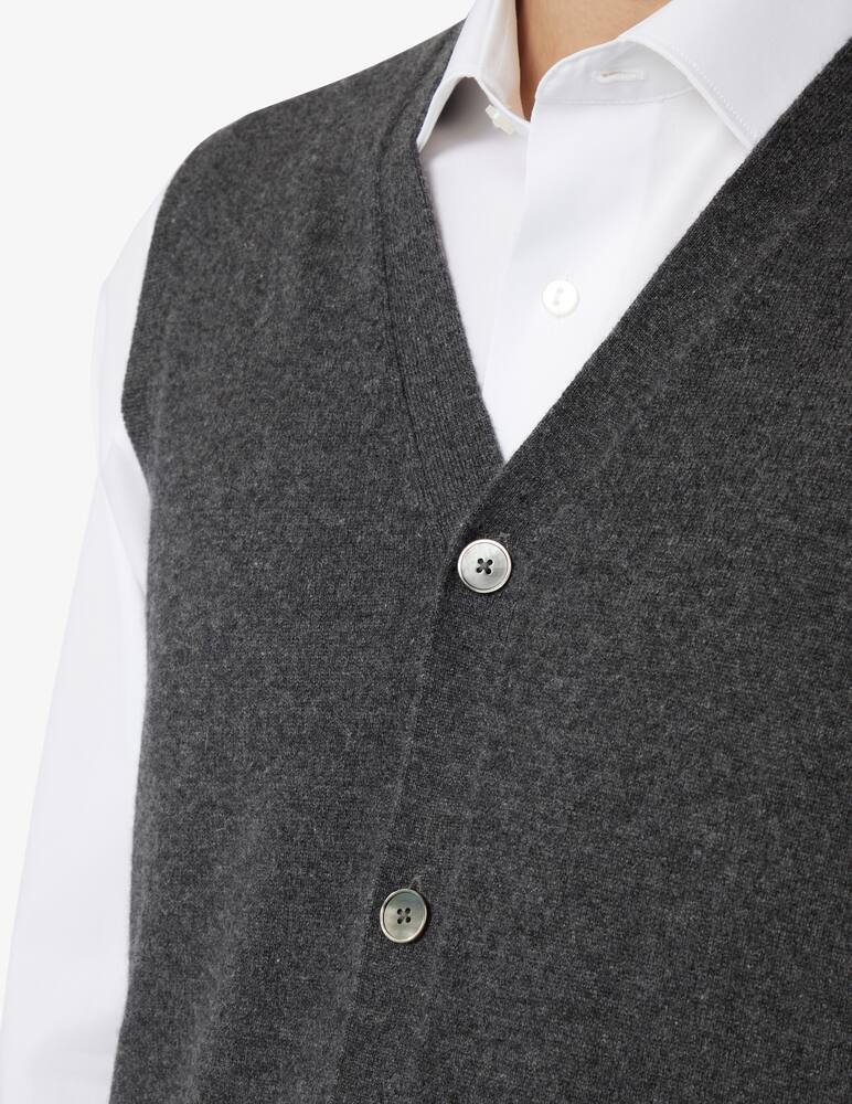 Pure Cashmere Button cashmere vest - Grey - picture 4 Pure Cashmere Button cashmere vest - Grey - picture 4