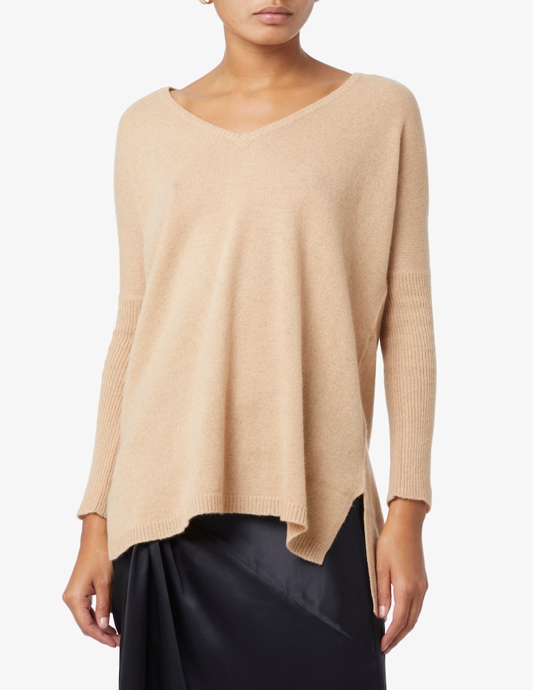 Brodie Cashmere V-neck sweater with ribbed sleeves - Beige - picture 1 Brodie Cashmere V-neck sweater with ribbed sleeves - Beige - picture 1