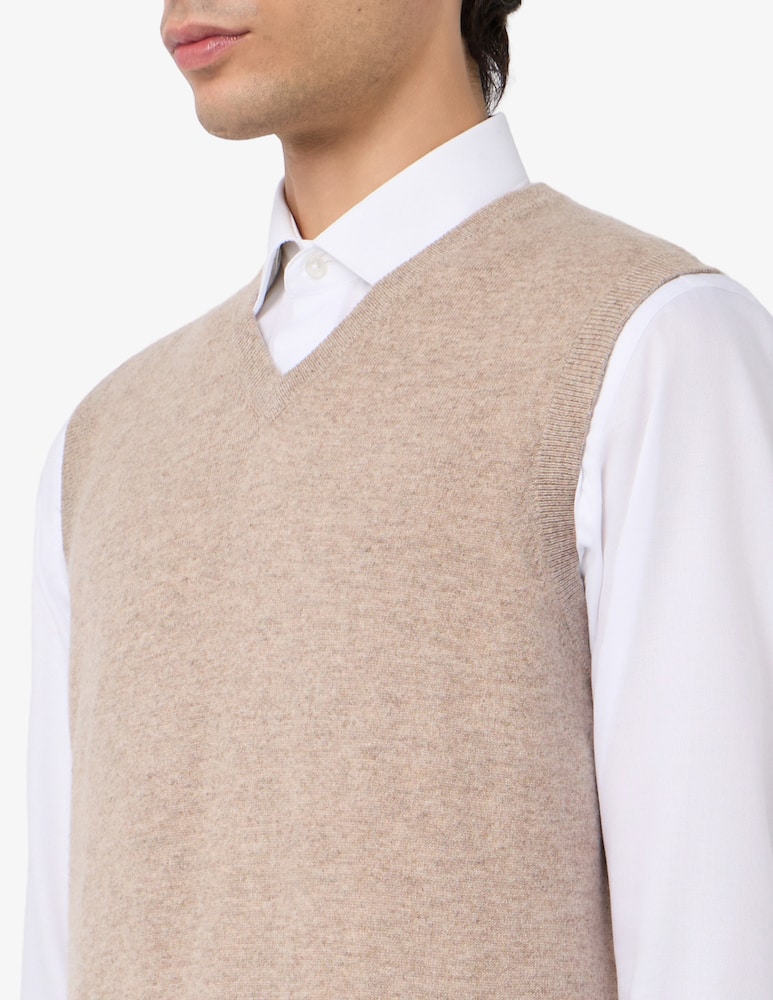 Pure Cashmere V-neck cashmere gilet - picture 4 Pure Cashmere V-neck cashmere gilet - picture 4