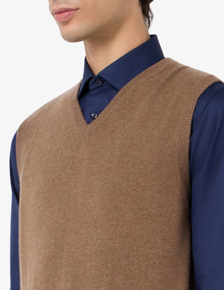 Pure Cashmere V-Neck cashmere gilet - picture 4 Pure Cashmere V-Neck cashmere gilet - picture 4