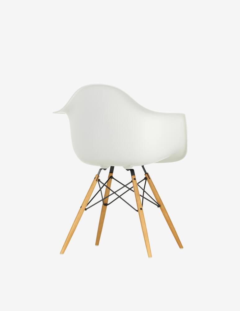 rinascente Vitra Eames Plastic Armchair DAW