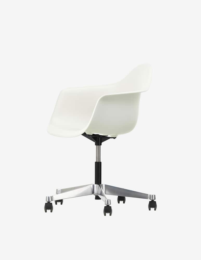 Vitra Poltrona Eames Plastic Armchair Pacc - immagine 3 Vitra Poltrona Eames Plastic Armchair Pacc - immagine 3