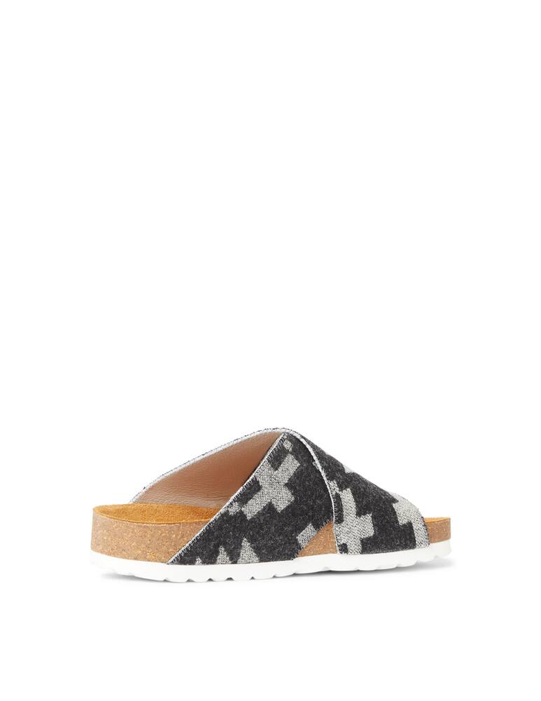rinascente Magnafied Una virgin wool cross-over flat sandals