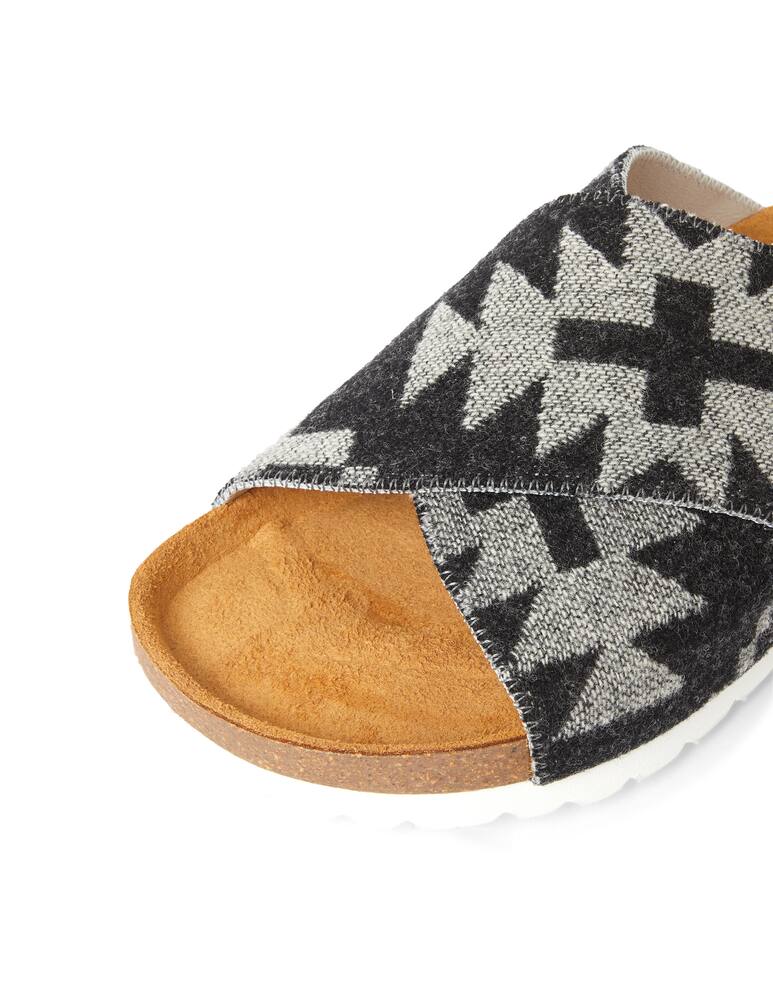 rinascente Magnafied Una virgin wool cross-over flat sandals