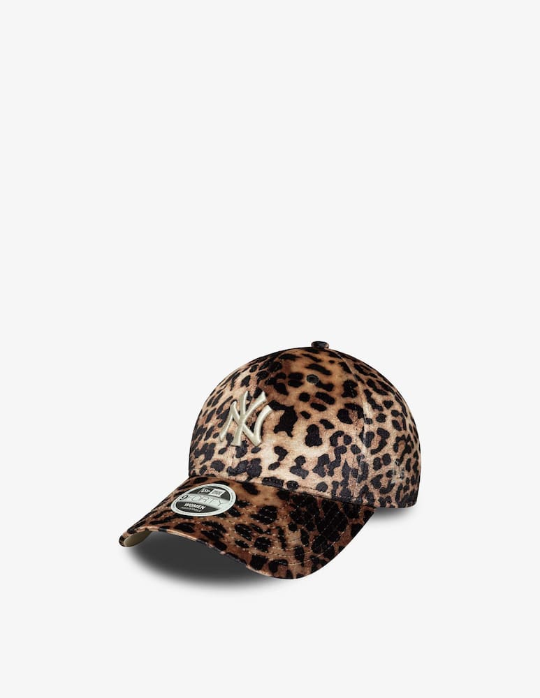 New Era Cappello in velluto leopardato 9Forty - immagine 1 New Era Cappello in velluto leopardato 9Forty - immagine 1