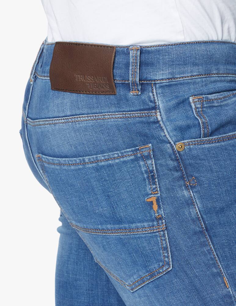 rinascente Trussardi 370 close  light cross jeans