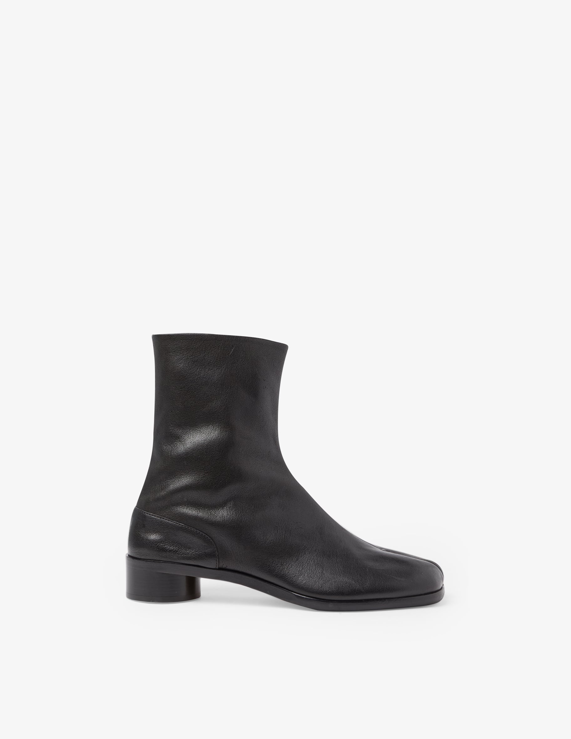 Shop Maison Margiela Tabi ankle boots h30 on Rinascente