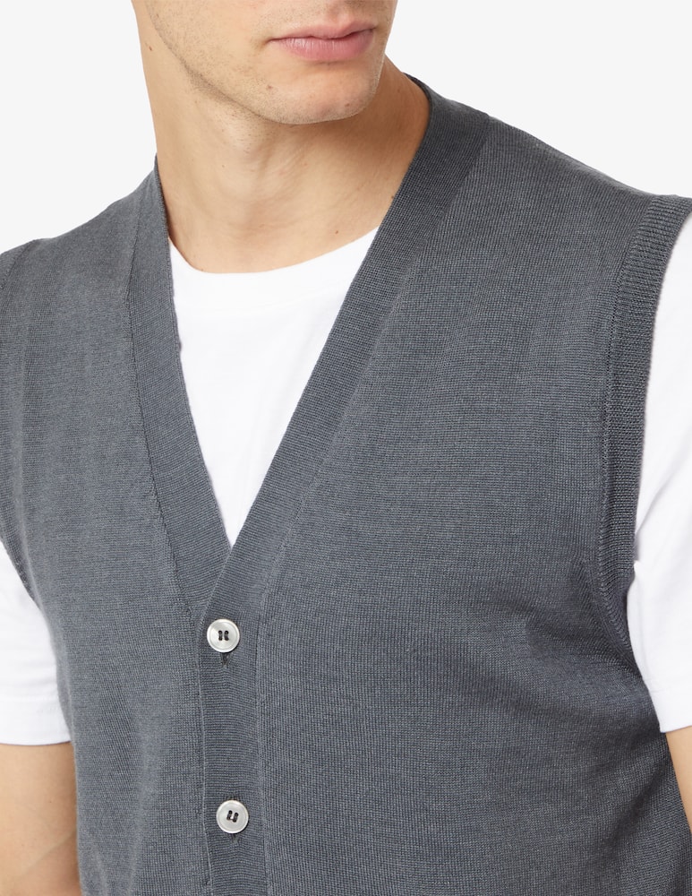 Rinascente Collection F16 wool silk and cashmere v neck gilet - picture 4 Rinascente Collection F16 wool silk and cashmere v neck gilet - picture 4