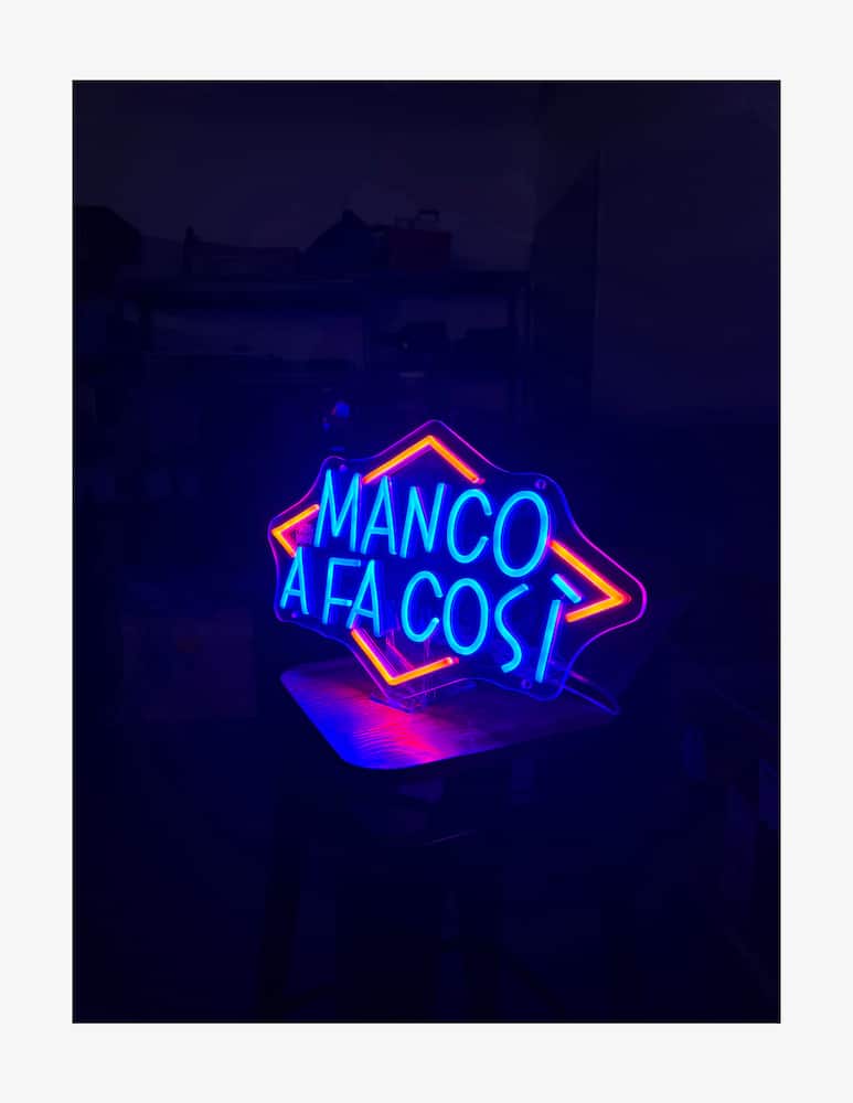 Insulti Luminosi Luminous sign Manco A Fa Cosi - picture 1 Insulti Luminosi Luminous sign Manco A Fa Cosi - picture 1