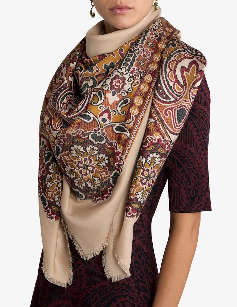 ETRO Wool-Blend jacquard shawl with floral motif - picture 2 ETRO Wool-Blend jacquard shawl with floral motif - picture 2
