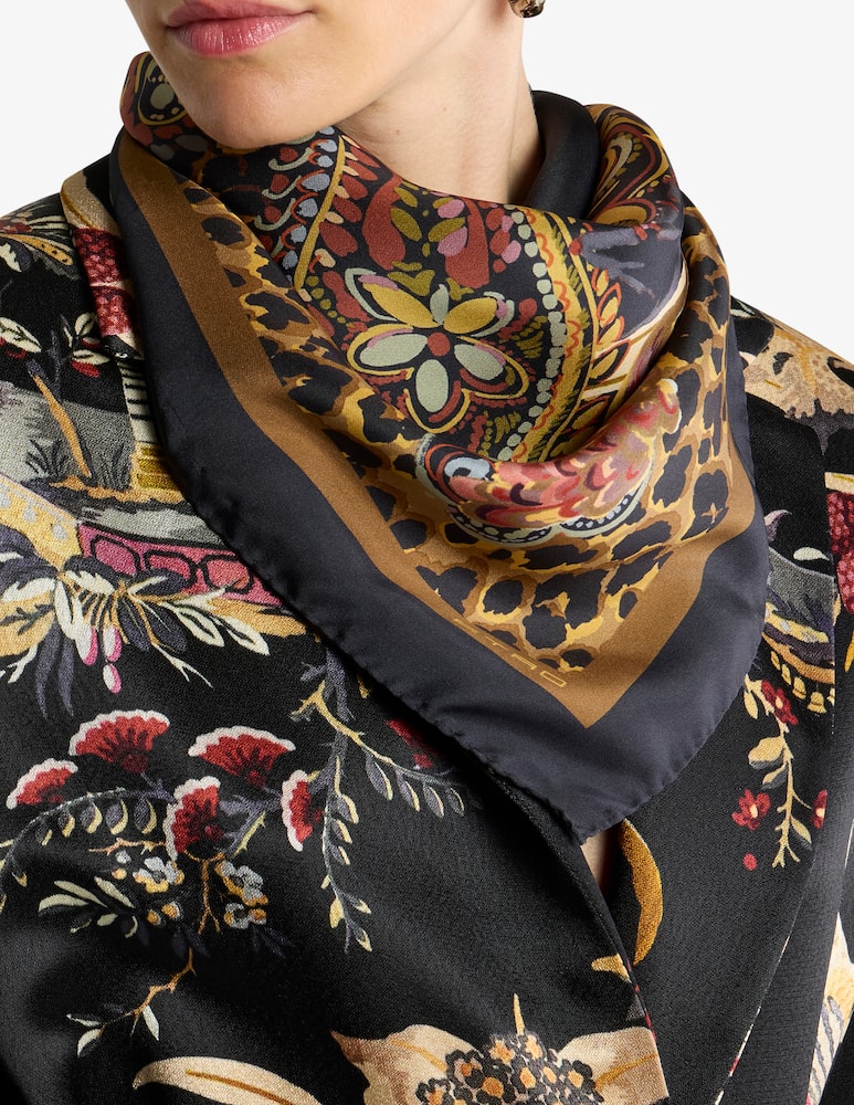 ETRO Silk twill scarf with leopard and paisley motif - picture 2 ETRO Silk twill scarf with leopard and paisley motif - picture 2