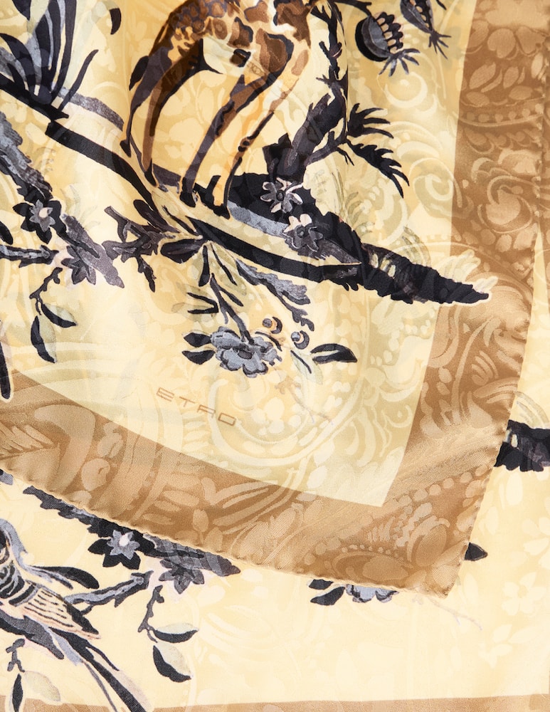 ETRO Silk jacquard shawl with floral motif - picture 3 ETRO Silk jacquard shawl with floral motif - picture 3