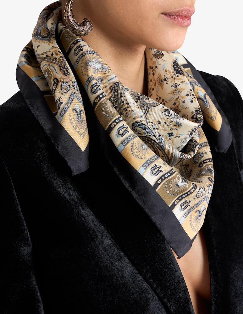ETRO Silk twill scarf with paisley motif - picture 2 ETRO Silk twill scarf with paisley motif - picture 2