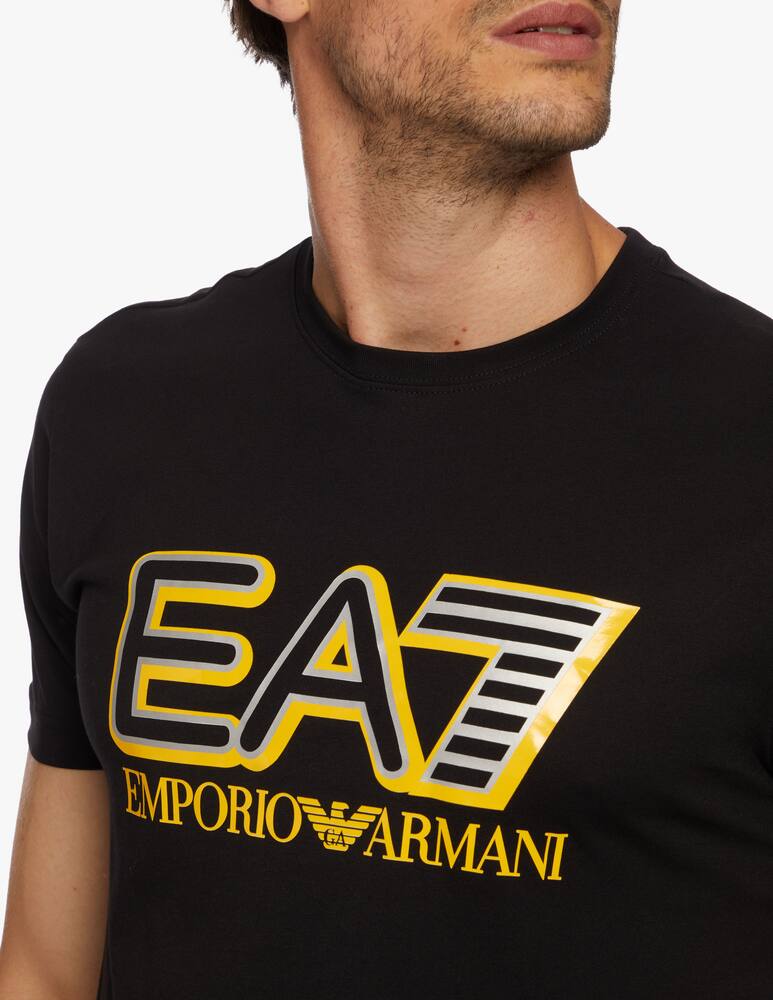 EA7 T-shirt con maxi logo a contrasto - immagine 5 EA7 T-shirt con maxi logo a contrasto - immagine 5