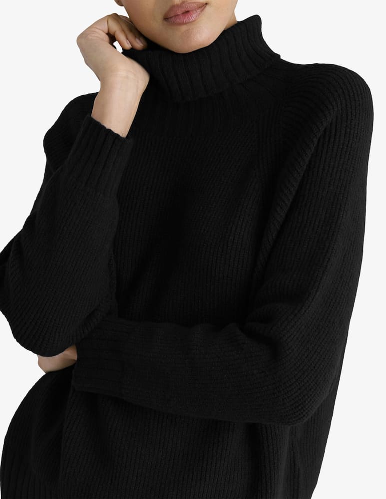Manila Grace Turtleneck jumper - picture 2 Manila Grace Turtleneck jumper - picture 2