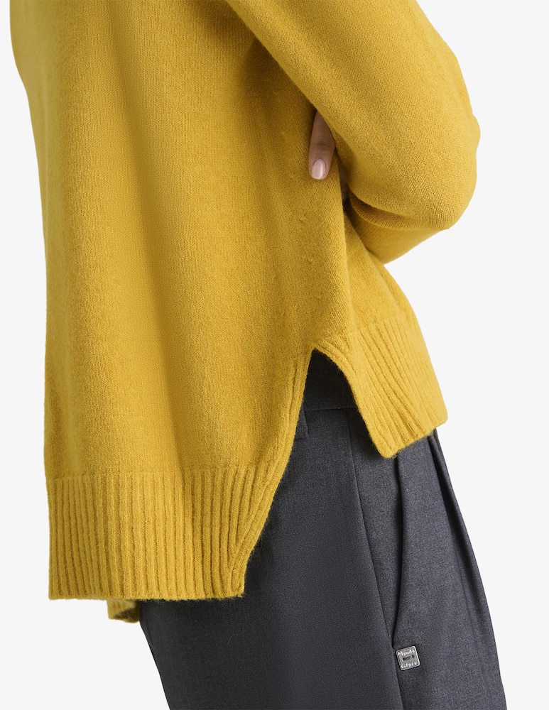 Manila Grace Boat neck jumper - picture 2 Manila Grace Boat neck jumper - picture 2
