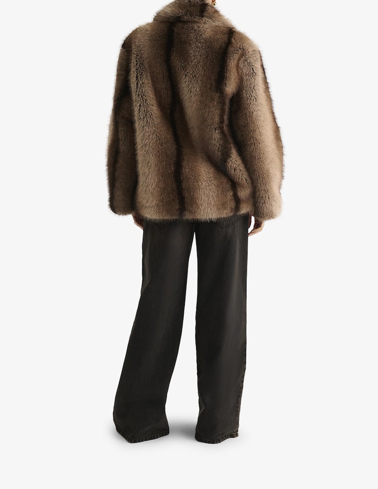 Manila Grace Faux fur rever coat - picture 3 Manila Grace Faux fur rever coat - picture 3