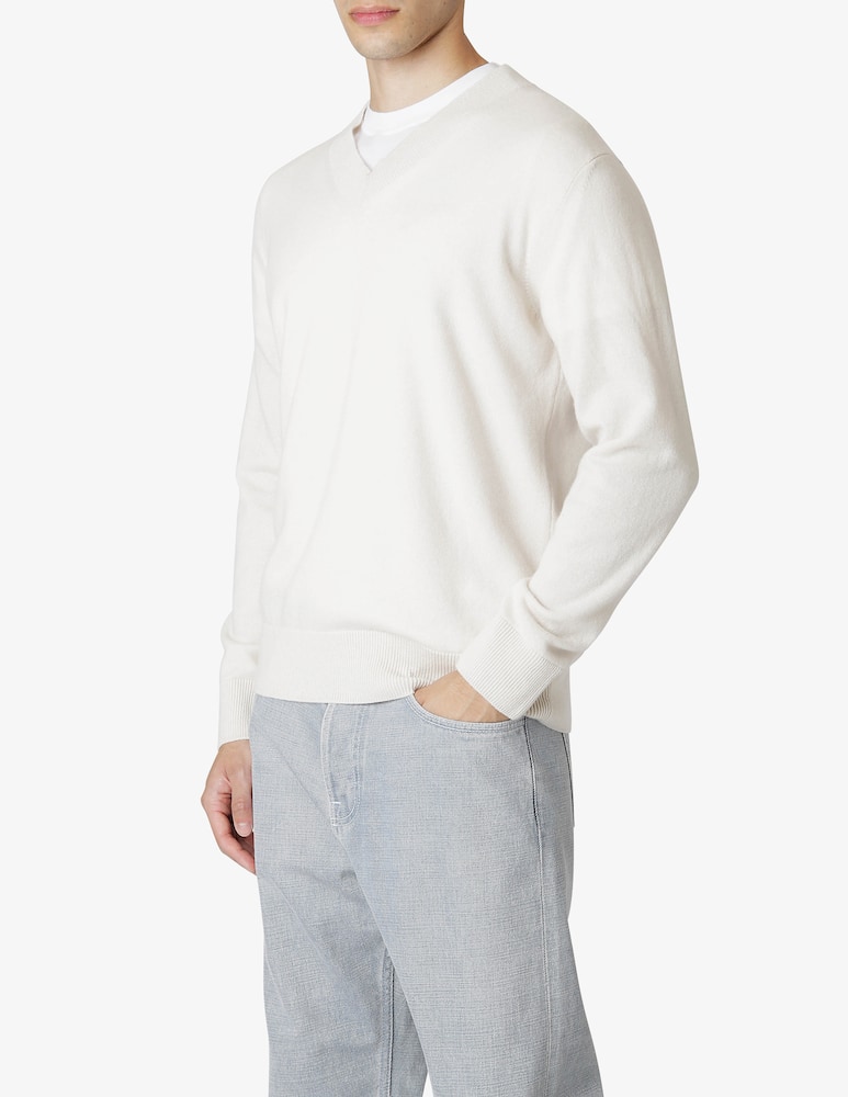 Eleventy V-Neck Sweater - picture 3 Eleventy V-Neck Sweater - picture 3