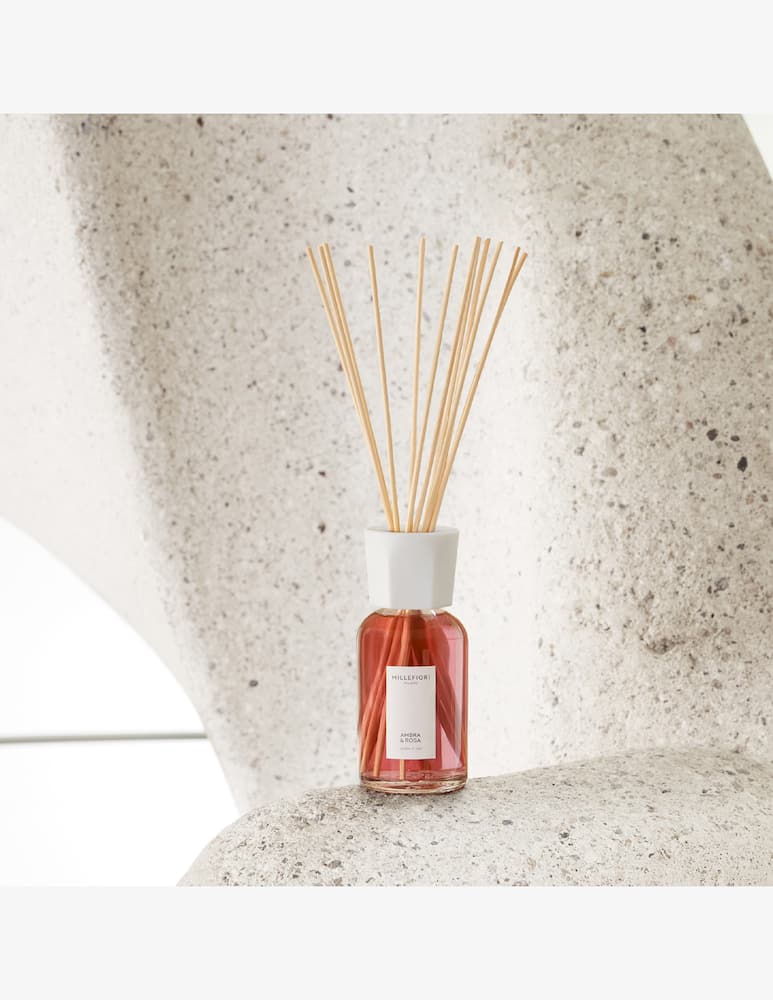 Millefiori Milano Diffusore a bastoncini 250 ml Ambra & Rosa - immagine 4 Millefiori Milano Diffusore a bastoncini 250 ml Ambra & Rosa - immagine 4