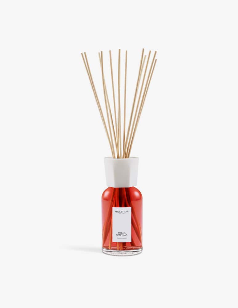 Millefiori Milano Diffusore a bastoncini 500ml Mela&Cannella - immagine 1 Millefiori Milano Diffusore a bastoncini 500ml Mela&Cannella - immagine 1