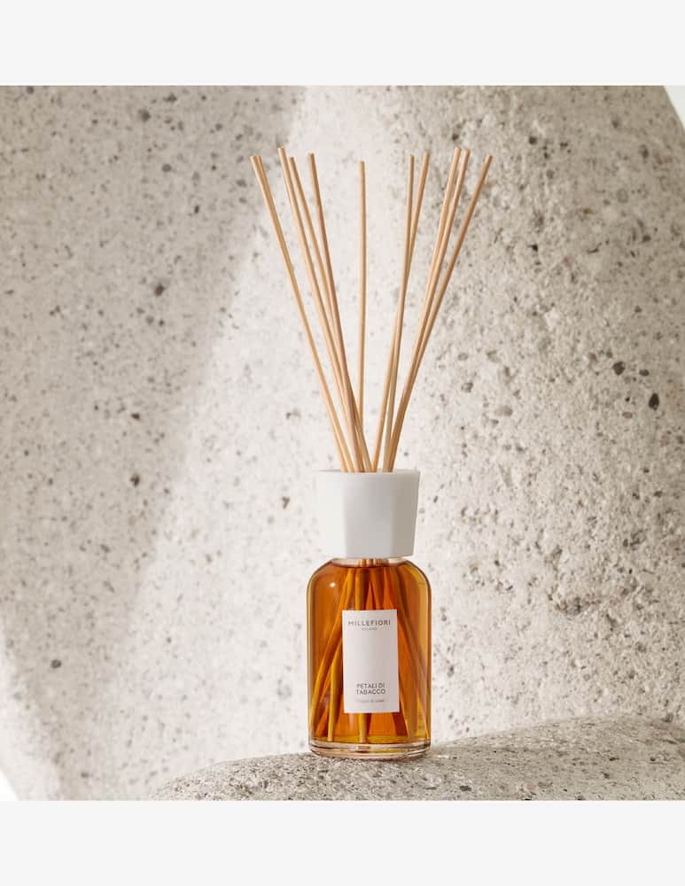 Millefiori Milano Diffusore a bastoncini 500 ml Petali di Tabacco - immagine 4 Millefiori Milano Diffusore a bastoncini 500 ml Petali di Tabacco - immagine 4