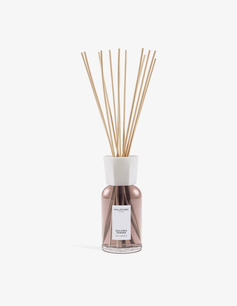 Millefiori Milano Diffusore a bastoncini 500 ml Silk & Rice Powder - immagine 1 Millefiori Milano Diffusore a bastoncini 500 ml Silk & Rice Powder - immagine 1