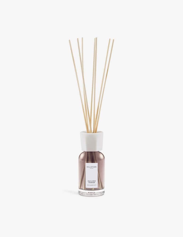 Millefiori Milano Diffusore a bastoncini 100 ml Silk & Rice Powder - immagine 1 Millefiori Milano Diffusore a bastoncini 100 ml Silk & Rice Powder - immagine 1