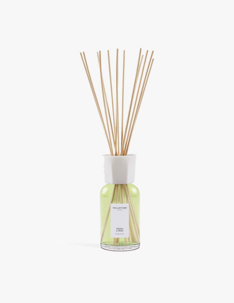 Millefiori Milano Diffusore A Bastoncini 500 Ml Fresia e Pera - immagine 1 Millefiori Milano Diffusore A Bastoncini 500 Ml Fresia e Pera - immagine 1
