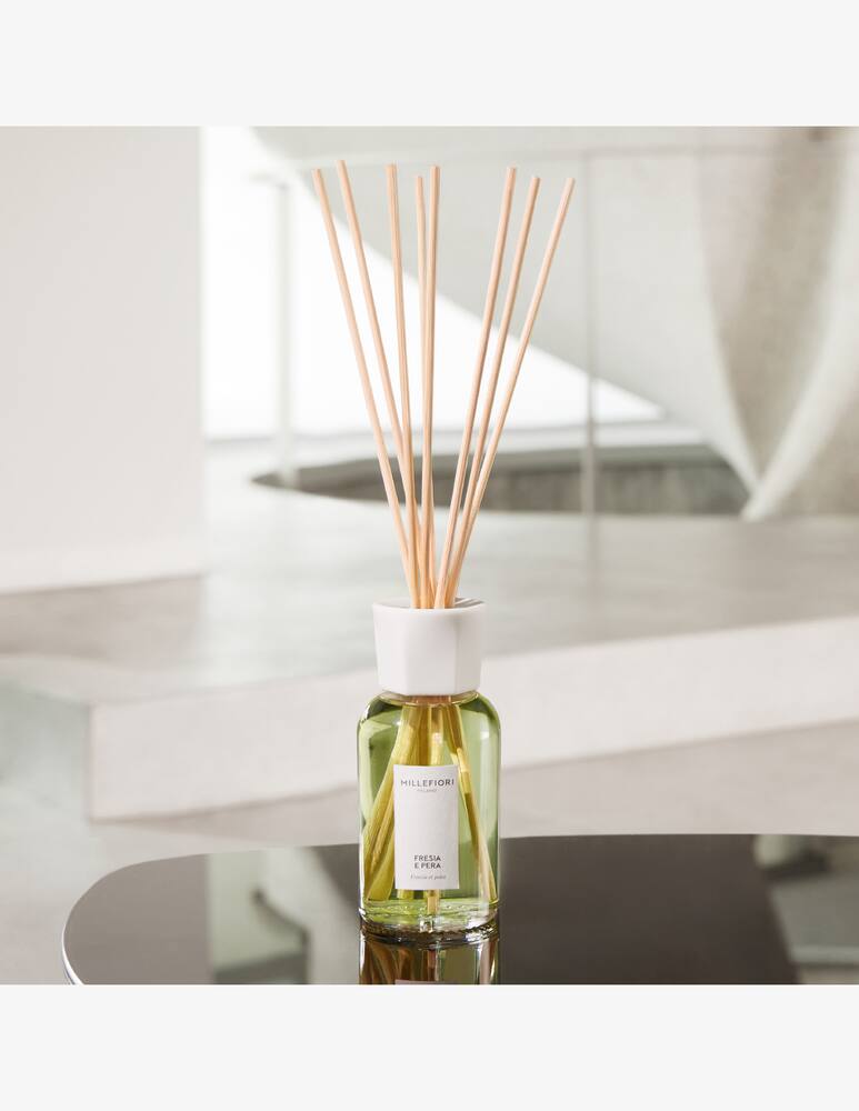 Millefiori Milano Diffusore A Bastoncini 500 Ml Fresia e Pera - immagine 4 Millefiori Milano Diffusore A Bastoncini 500 Ml Fresia e Pera - immagine 4