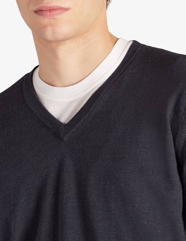 Slowear ZANONE - V neck sweather in certified flexwool - picture 4 Slowear ZANONE - V neck sweather in certified flexwool - picture 4