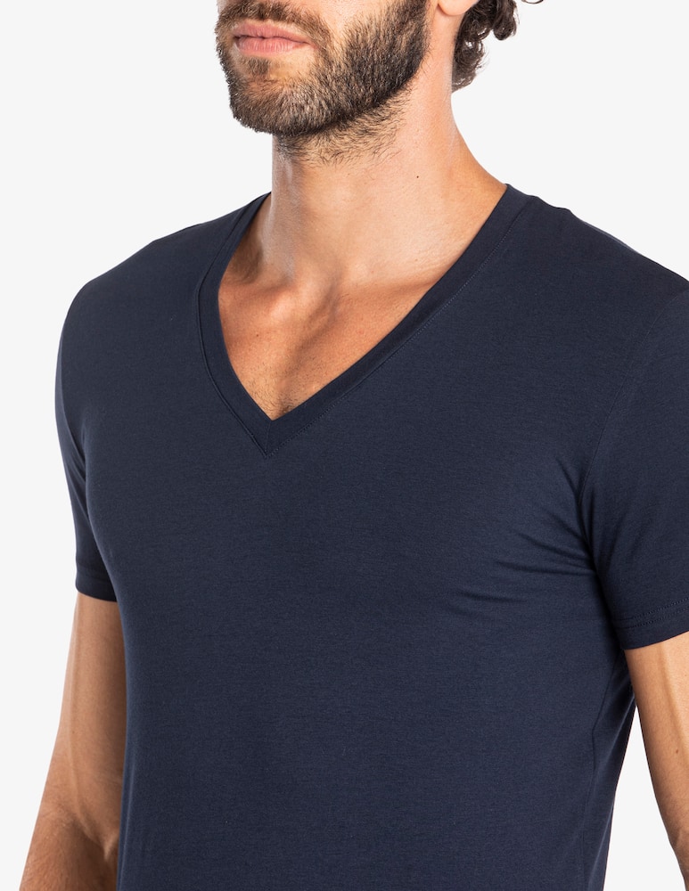 Julipet Inspired t-shirt collo V - picture 3 Julipet Inspired t-shirt collo V - picture 3