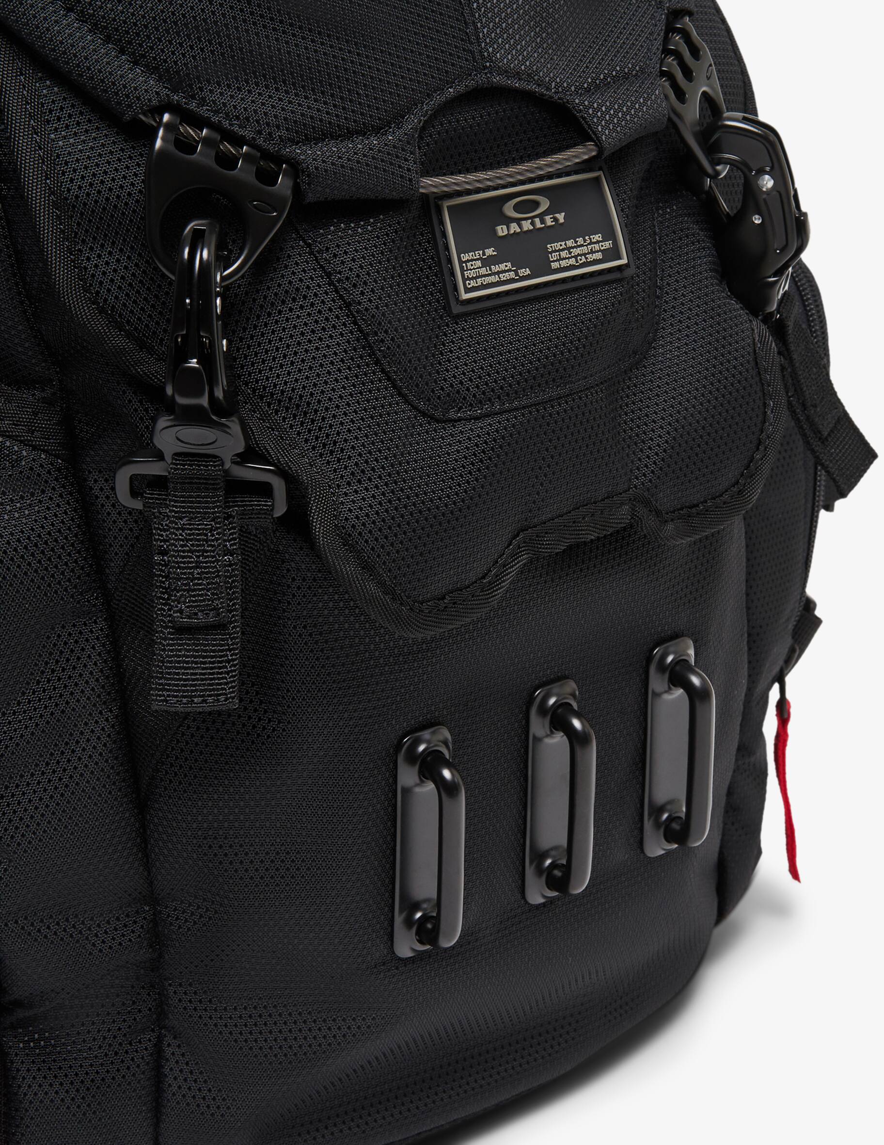 Shop Oakley Bathroom Sink Rc Backpack on Rinascente