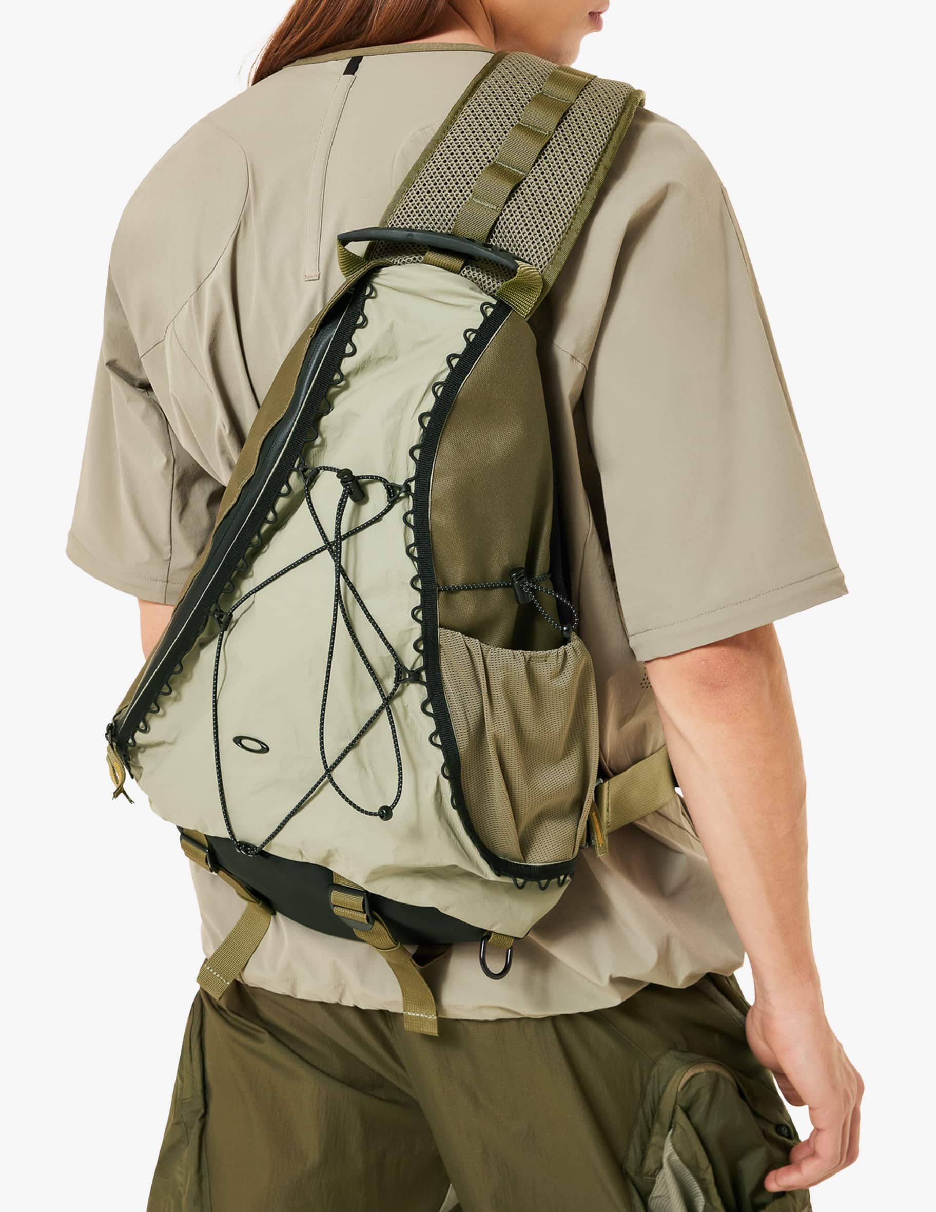 BLACK OAKLEY LATITUDE SLING PACK BAG