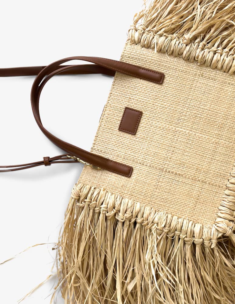 Identity Straw fringed tote - picture 2 Identity Straw fringed tote - picture 2
