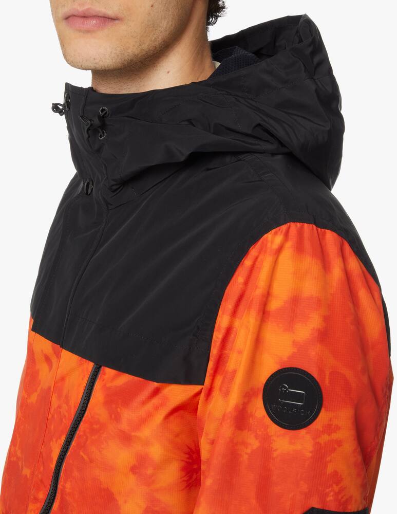 rinascente Woolrich Giacca con cappuccio in nylon tie dye - multicolor