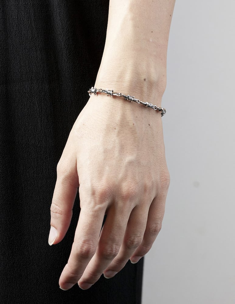 NOVE25 Bracciale morbido elementi filo spinato - immagine 2 NOVE25 Bracciale morbido elementi filo spinato - immagine 2