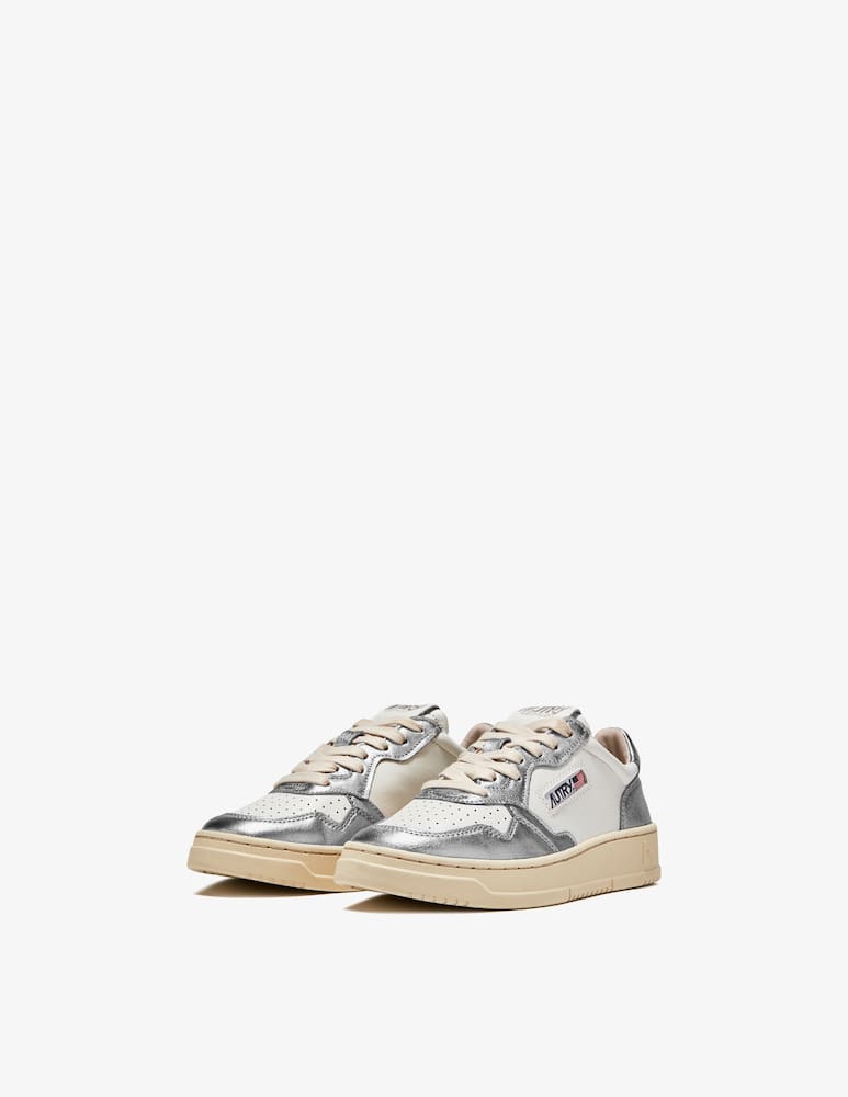 AUTRY Medalist low leather sneakers - picture 2 AUTRY Medalist low leather sneakers - picture 2