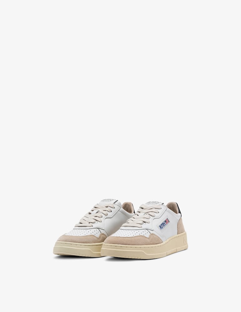 AUTRY Medalist low-top sneakers - picture 2 AUTRY Medalist low-top sneakers - picture 2