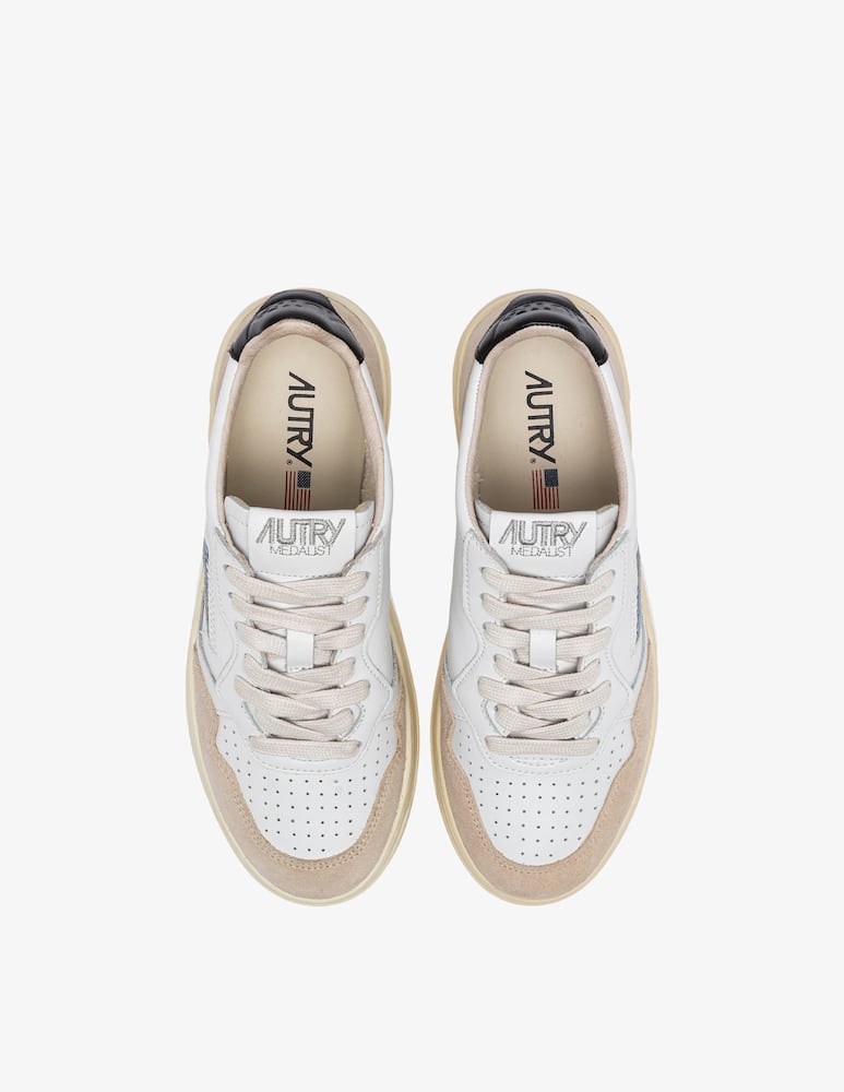 AUTRY Medalist low-top sneakers - picture 4 AUTRY Medalist low-top sneakers - picture 4