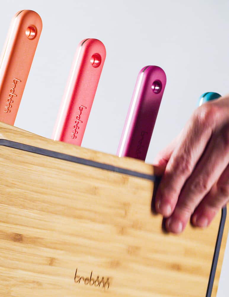 rinascente Trebonn Block With Four Japanese Knives And Bamboo Cutting Board - Grey