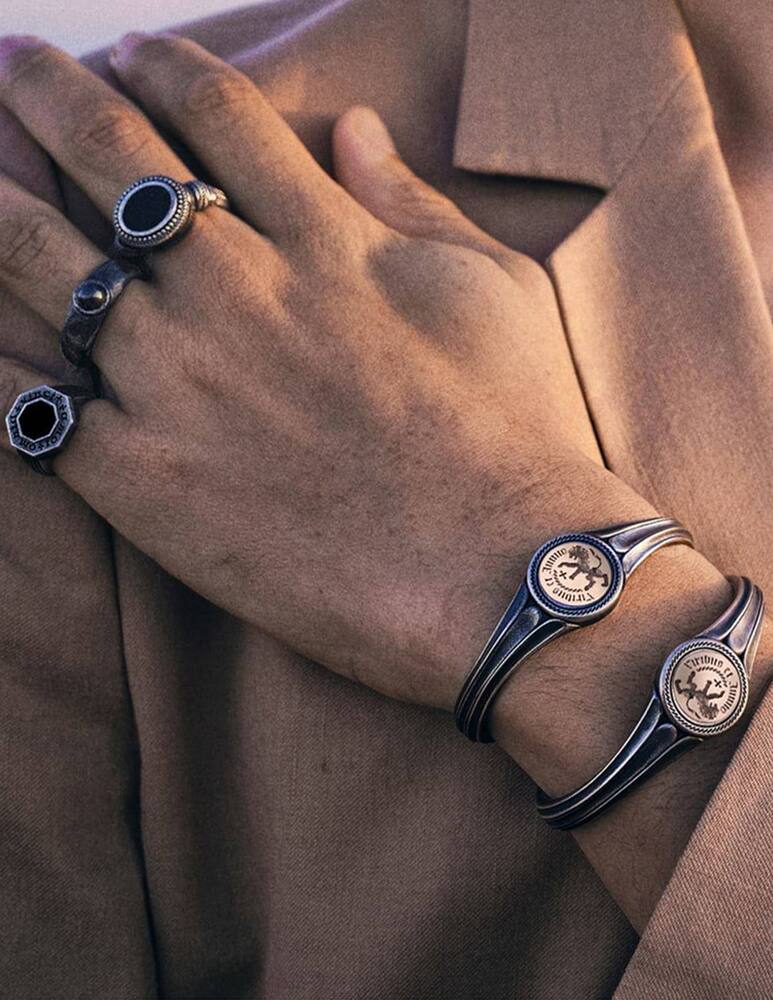 rinascente NOVE25 Chevalier omnia vincit amor