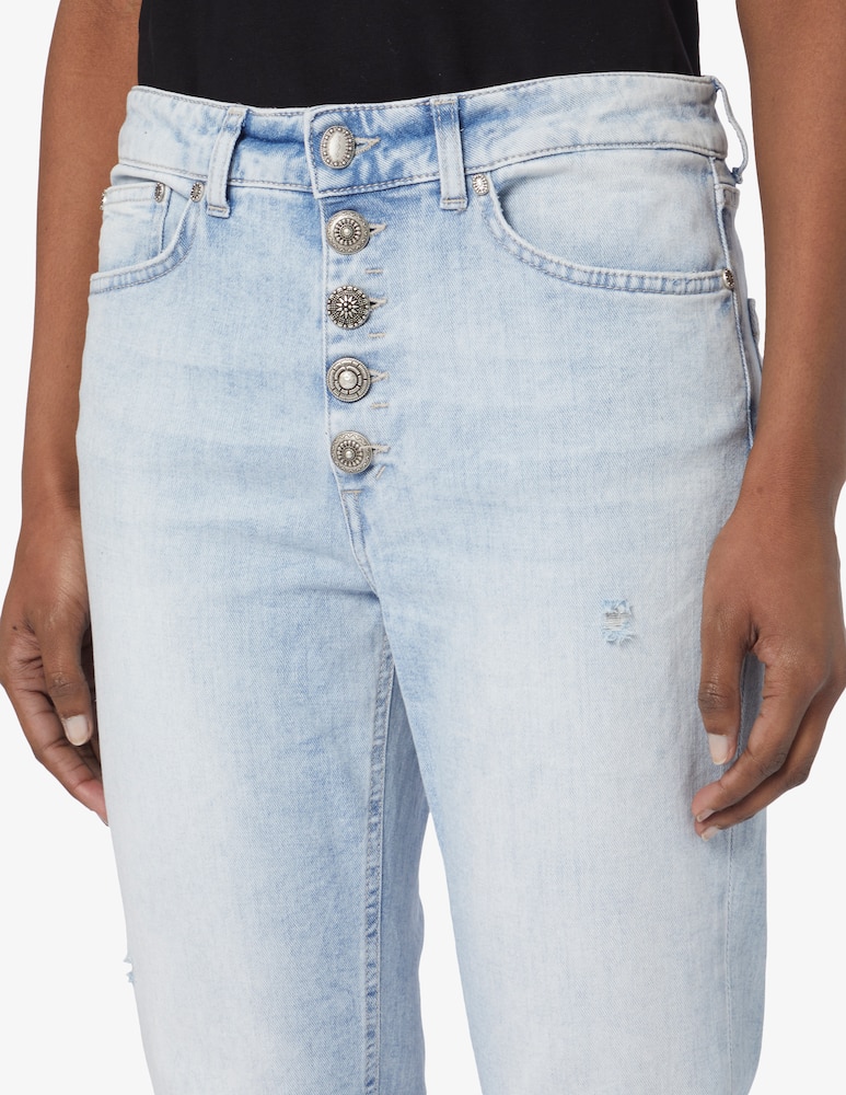 Oltre Jeans Little Flare Con Bottone Gioiello Azzurro. 50 Stagione Primavera Estate 2025 Blu C8b7d7ac A370 54ee 96fc 38f09369dce0