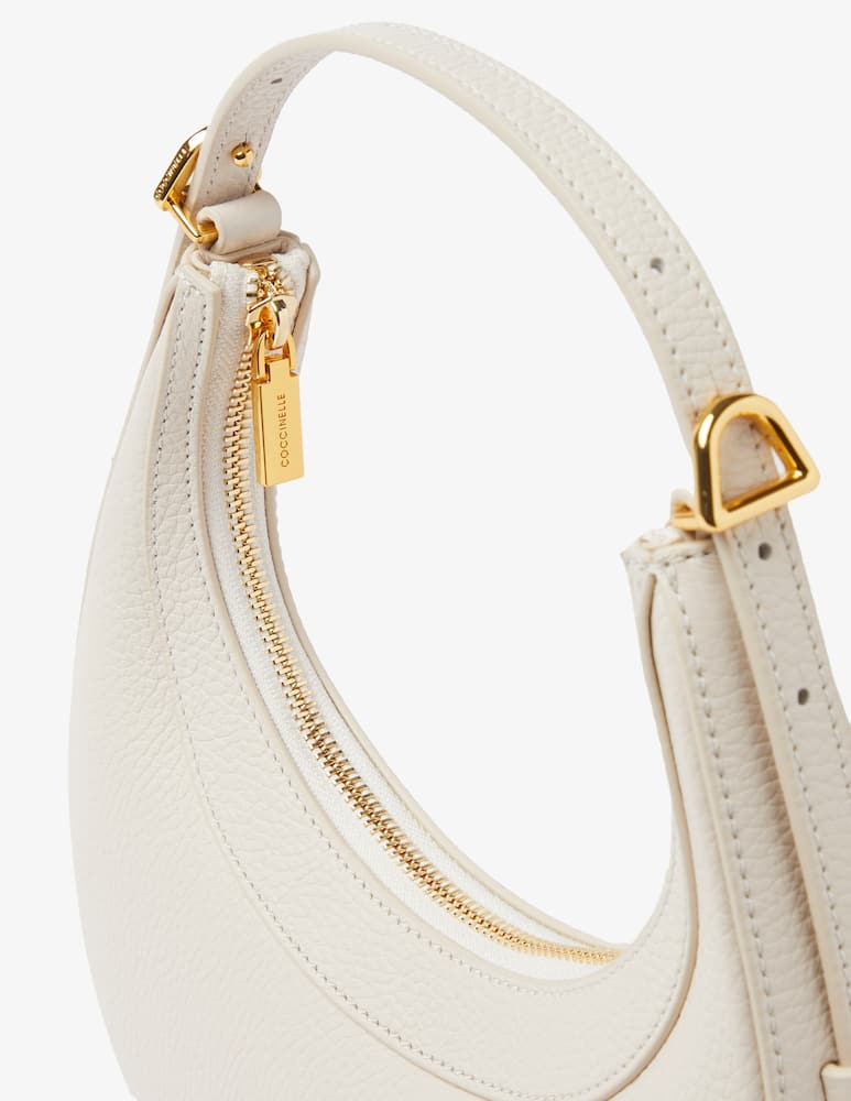 Coccinelle Borsa mezza luna S Whisper - immagine 4 Coccinelle Borsa mezza luna S Whisper - immagine 4
