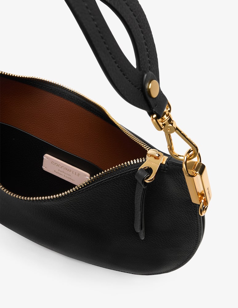 Coccinelle Sunup M hobo bag - picture 4 Coccinelle Sunup M hobo bag - picture 4
