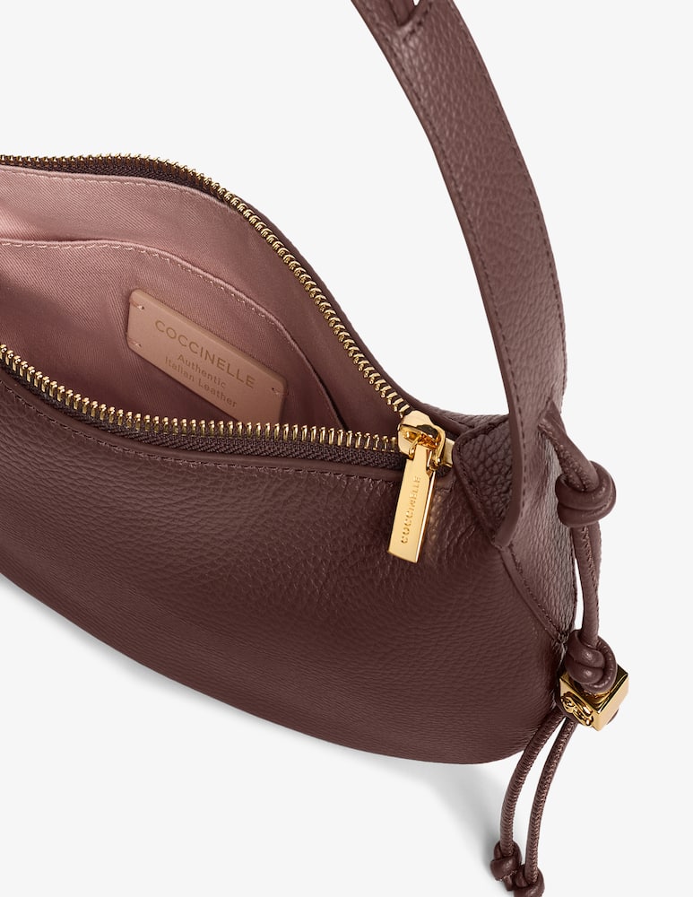Coccinelle Borsa hobo in pelle Thess - immagine 3 Coccinelle Borsa hobo in pelle Thess - immagine 3
