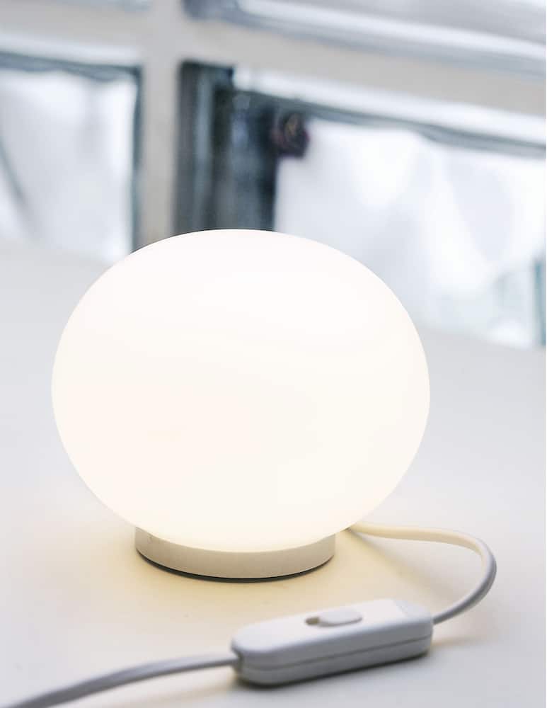 Flos Lampada da tavolo Mini Glo-Ball - immagine 2 Flos Lampada da tavolo Mini Glo-Ball - immagine 2