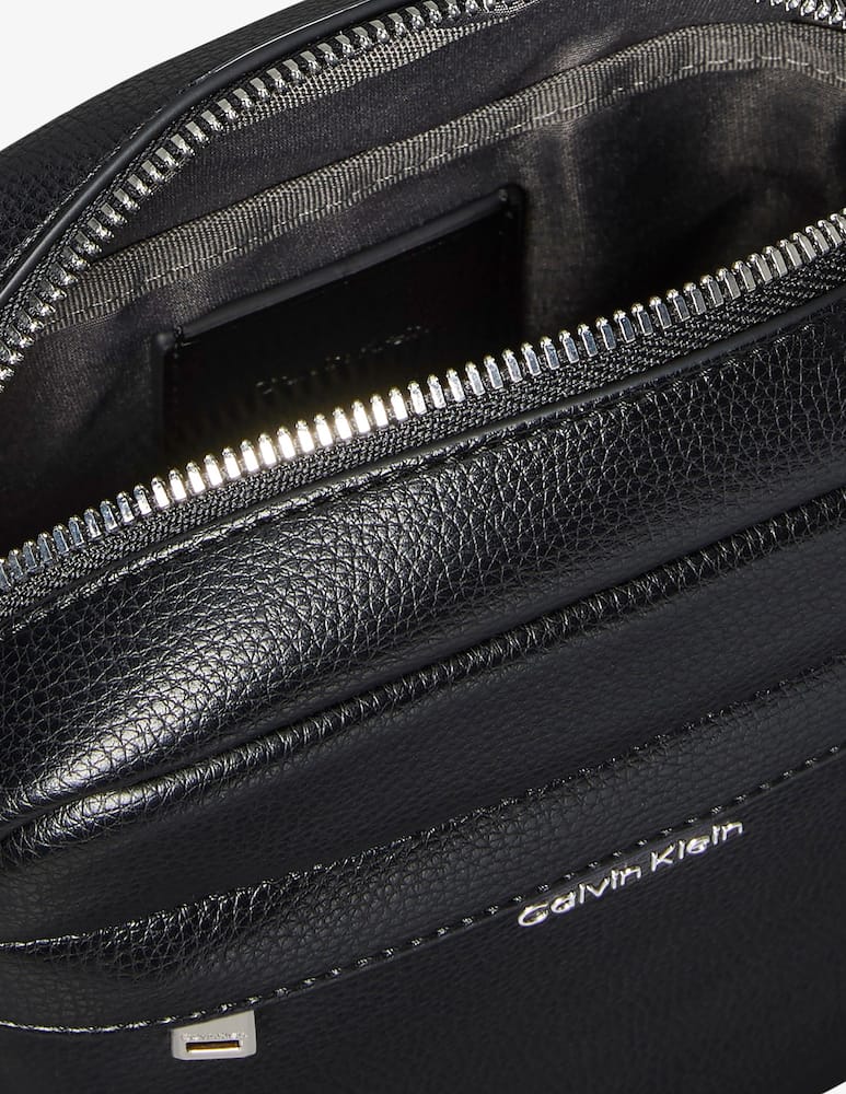rinascente Calvin Klein Borsa reporter raised